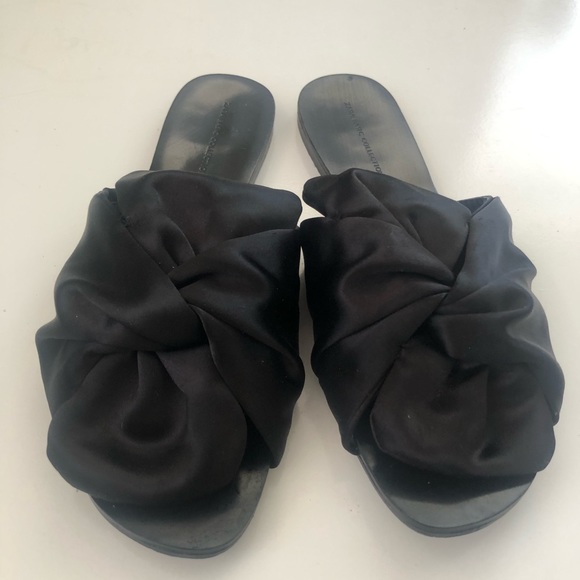 Zara Flats - Picture 1 of 4